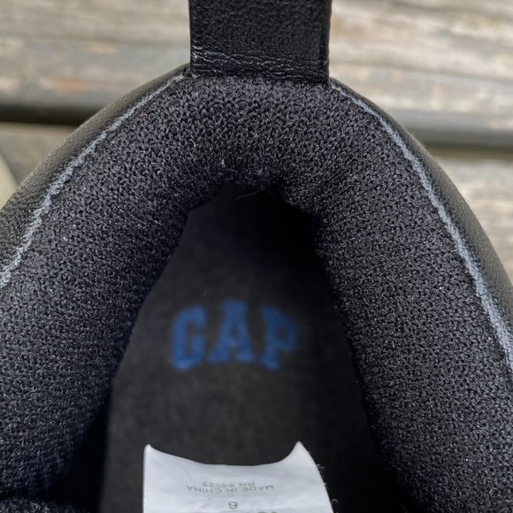 babyGap Sneakers Booties for Toddler (Size 6) - Picture 4 of 8